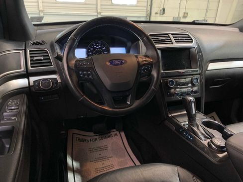 Used 2017 Ford Explorer XLT w/ Equipment Group 202A image 4