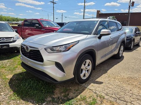 Used 2020 Toyota Highlander L image 1