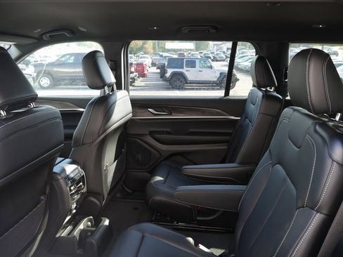 New 2025 Jeep Grand Cherokee L Limited w/ Black Appearance Package image 25