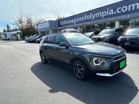 Used 2025 Kia Niro LX FWD image 9
