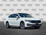 Used 2023 Volkswagen Jetta SE image 2