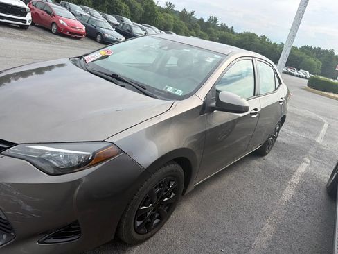 Used 2019 Toyota Corolla LE FWD image 3