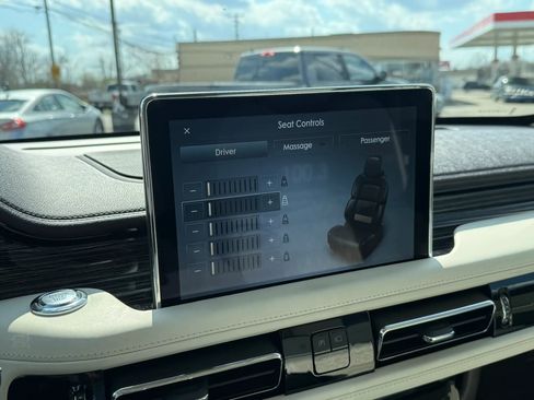 Used 2022 Lincoln Aviator Black Label w/ Dynamic Handling Package image 29