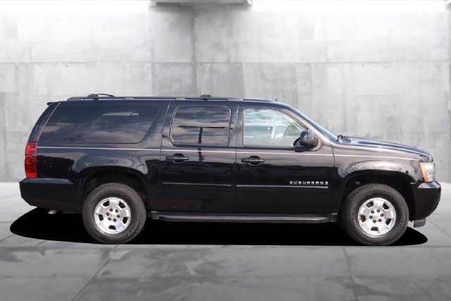 Used 2009 Chevrolet Suburban LT w/ Luxury Package RWD image 5