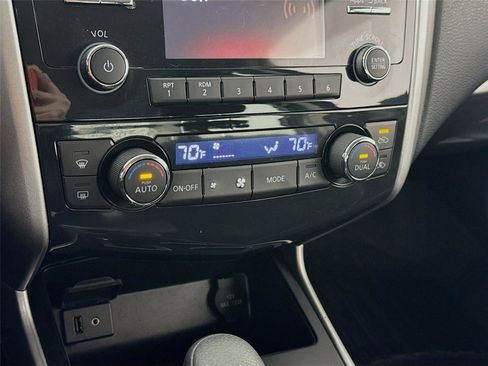 Used 2015 Nissan Altima 2.5 SV image 9