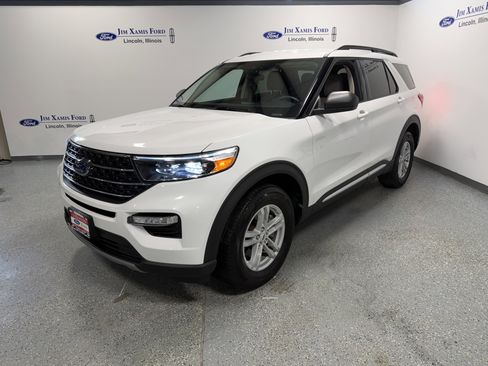 Used 2023 Ford Explorer XLT w/ Equipment Group 202A image 3