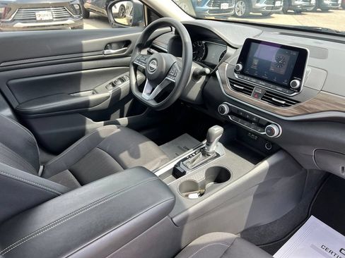 Used 2025 Nissan Altima 2.5 SV FWD image 42