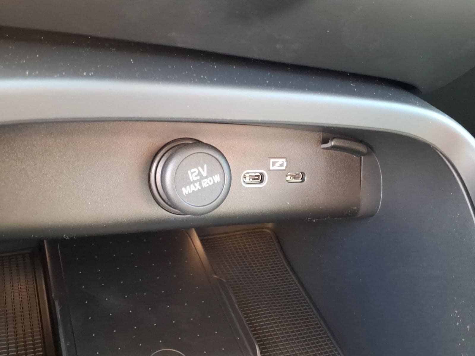 New 2026 Volvo XC40 B5 Plus w/ Climate Package AWD/4WD image 16