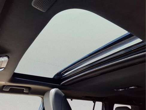 Used 2025 Lexus GX 550 w/ Cold Area Package image 17