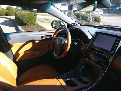 Used 2022 Toyota Avalon Limited image 33