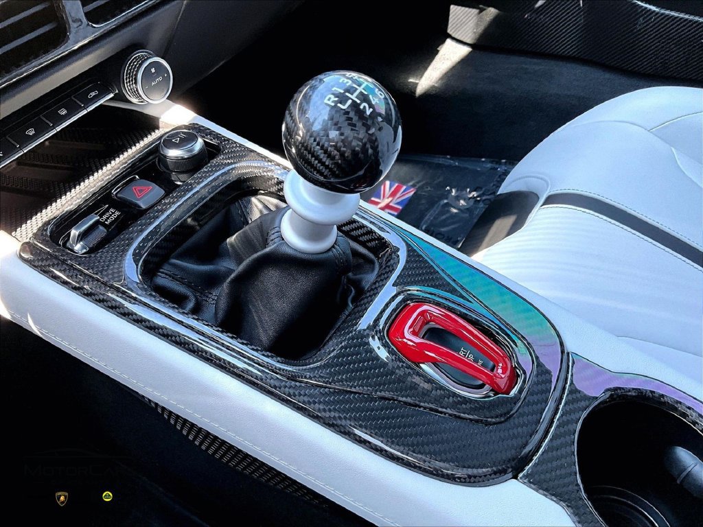 Used 2025 Lotus Emira RWD image 15