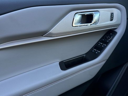 New 2026 Ford Explorer Active w/ Active Comfort Package image 8