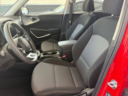 Used 2025 Kia Soul LX w/ LX Technology Package FWD image 24