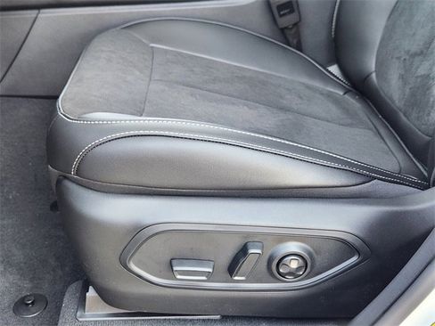 New 2025 Jeep Grand Cherokee Altitude image 18