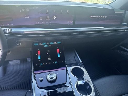 Used 2025 Cadillac Escalade ESV Sport w/ LPO, ONYX Package image 27