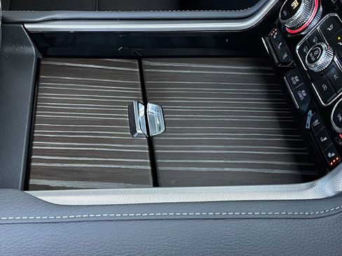 Used 2024 GMC Yukon XL Denali image 39