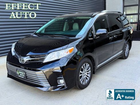 Used 2019 Toyota Sienna XLE w/ XLE Navigation Package FWD image 1