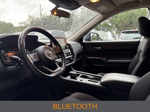 Used 2022 Nissan Pathfinder SV w/ SV Premium Package FWD image 5