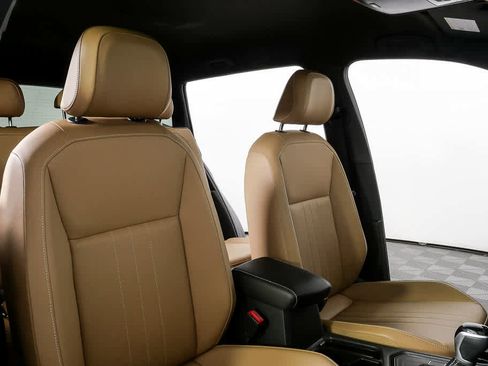 Certified 2023 Volkswagen Tiguan SE FWD image 23