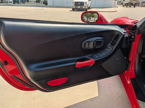 Used 1999 Chevrolet Corvette Coupe w/ Memory Pkg image 11