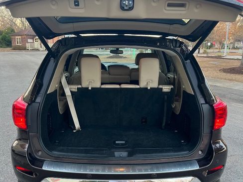 Used 2020 Nissan Pathfinder Platinum image 15