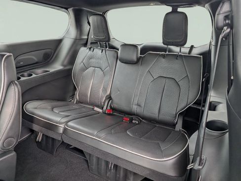 Used 2026 Chrysler Pacifica Limited w/ S Appearance Package image 27