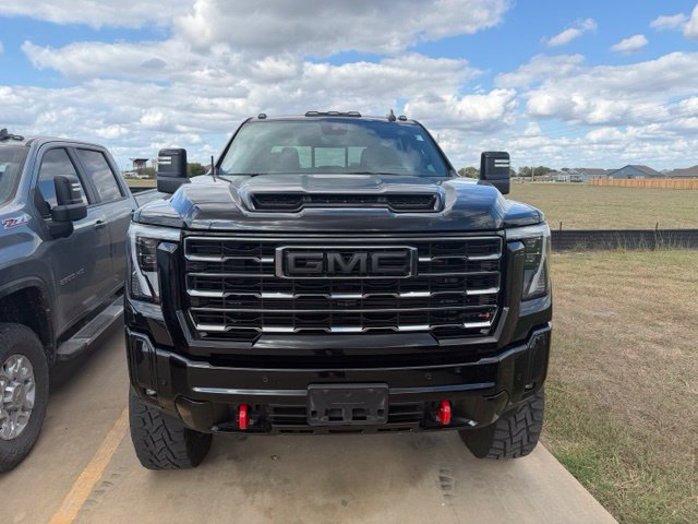 Used 2025 GMC Sierra 2500 AT4 w/ AT4 Premium Plus Package AWD/4WD image 4