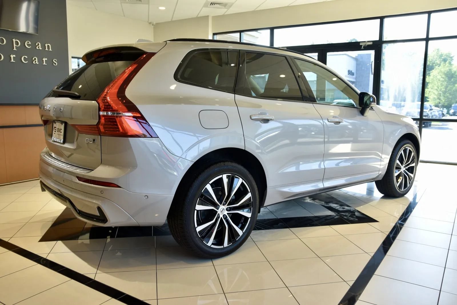 Used 2024 Volvo XC60 B5 Plus w/ Protection Package Premier AWD/4WD image 6