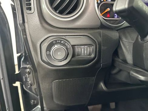 Used 2021 Jeep Wrangler Unlimited Sport image 19