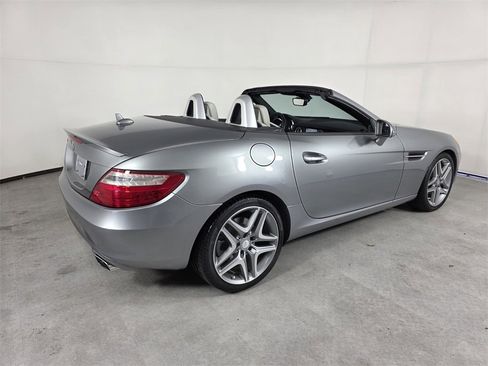 Used 2015 Mercedes-Benz SLK 250 image 4