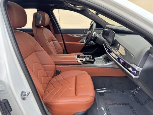 Used 2023 BMW 760i xDrive w/ Executive Package AWD/4WD image 16