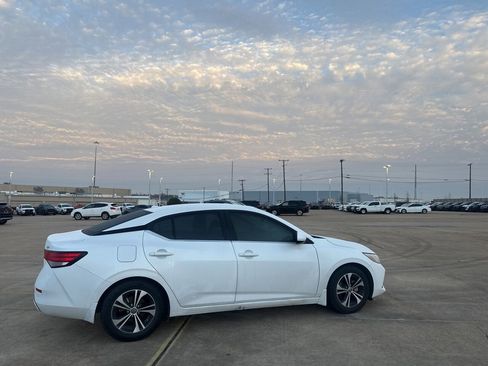 Certified 2022 Nissan Sentra SV image 30