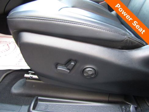 Used 2025 Chrysler Pacifica Select FWD image 6