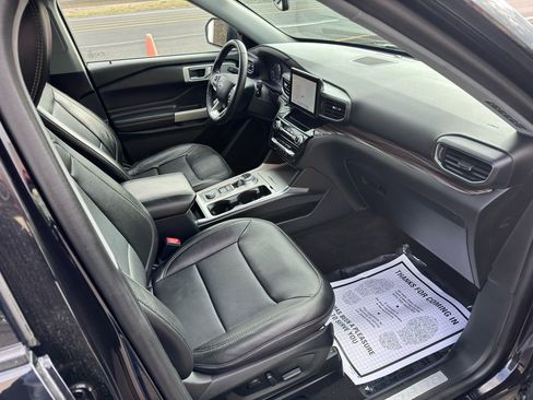 Used 2022 Ford Explorer Limited image 32