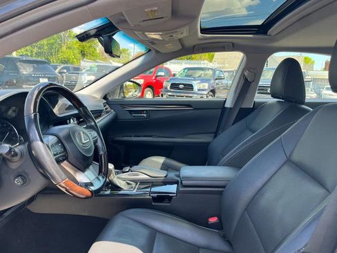 Used 2016 Lexus ES 300h w/ Navigation System Package FWD image 5