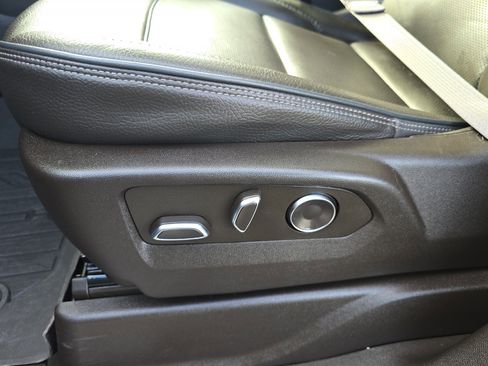 Used 2024 GMC Yukon XL Denali w/ Denali Reserve Package image 12