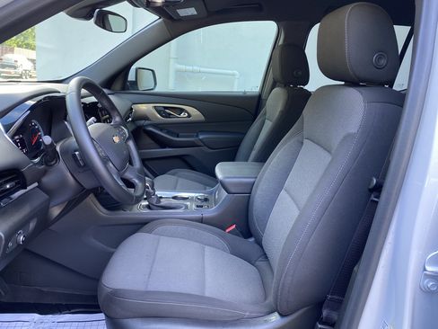 Used 2023 Chevrolet Traverse LT FWD image 16
