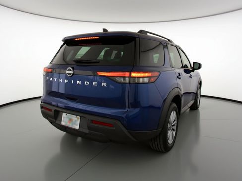 Used 2025 Nissan Pathfinder SV image 9