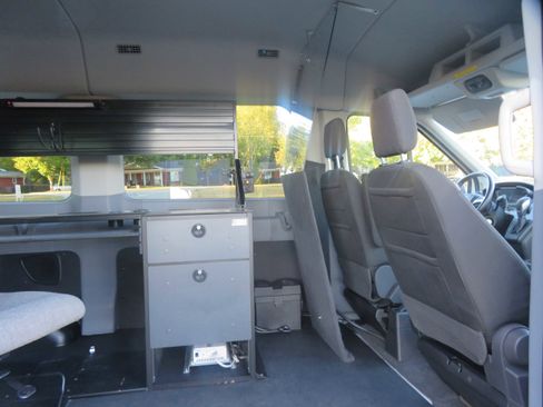 Used 2018 Ford Transit 150 XLT image 31