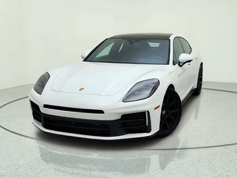 Used 2025 Porsche Panamera image 2