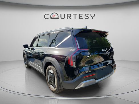 New 2026 Kia EV9 Wind AWD/4WD image 2