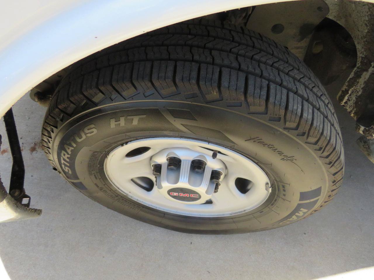 Used 2015 GMC Savana 2500 RWD image 17