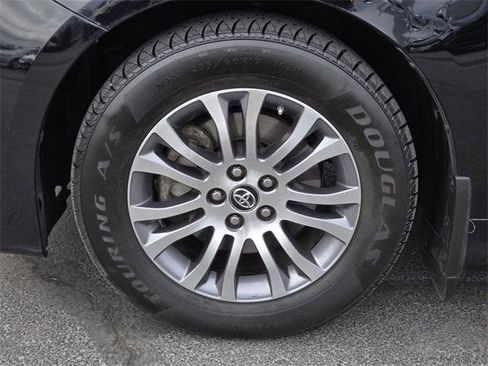 Certified 2020 Toyota Sienna XLE Premium image 9