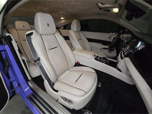 Used 2017 Rolls-Royce Wraith RWD image 2