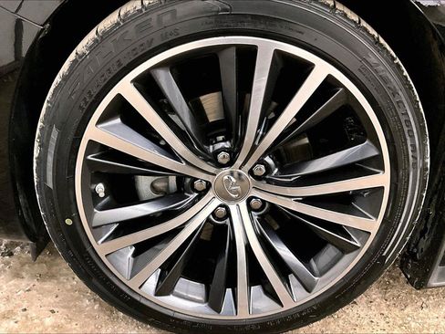 Used 2018 INFINITI Q60 3.0t Luxe w/ Sensory Package 3.0T Luxe image 8