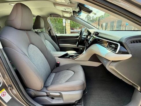 Used 2018 Toyota Camry LE FWD image 14
