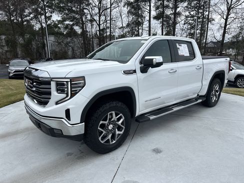 Used 2024 GMC Sierra 1500 SLT w/ SLT Premium Package image 5