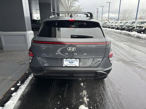 Used 2025 Hyundai Kona SEL image 5