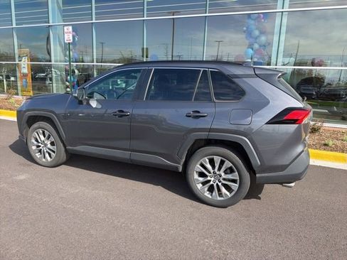 Used 2022 Toyota RAV4 XLE Premium image 19