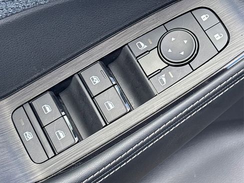 Certified 2023 Nissan Rogue SV image 32